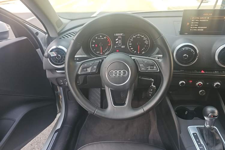 Used Audi A3 2018 30th Anniversary Edition Limousine 35 TFSI Fashion Model Steering Wheel