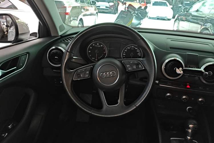 Used Audi A3 2018 30th Anniversary Edition Limousine 35 TFSI Fashion Model Steering Wheel