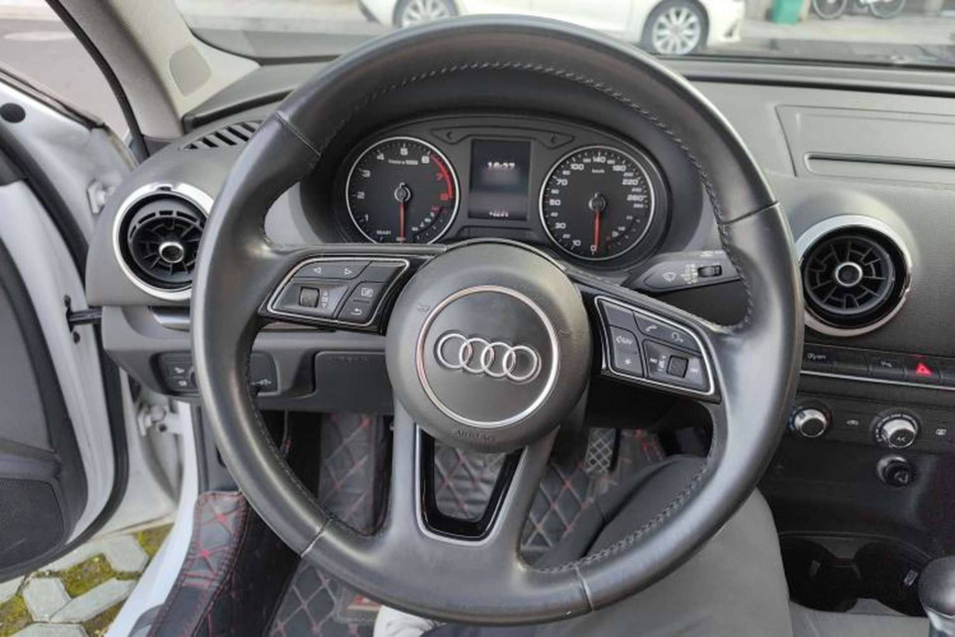 Used Audi A3 2018 30th Anniversary Edition Limousine 35 TFSI Fashion Model Steering Wheel