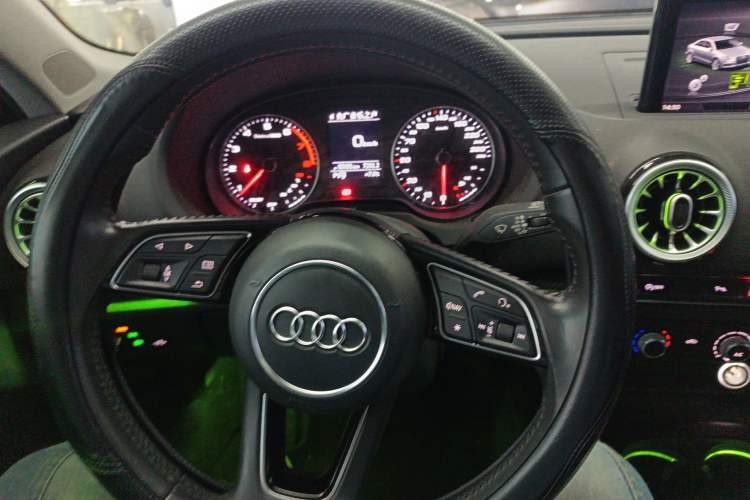 Used Audi A3 2018 30th Anniversary Edition Limousine 35 TFSI Fashion Model Steering Wheel