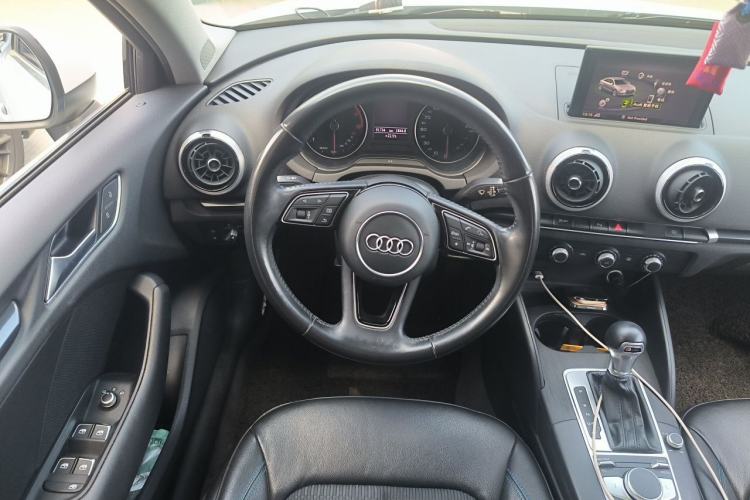 Used Audi A3 2018 30th Anniversary Edition Limousine 35 TFSI Fashion Model Steering Wheel