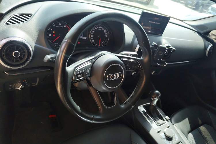 Used Audi A3 2018 30th Anniversary Edition Limousine 35 TFSI Fashion Model Steering Wheel