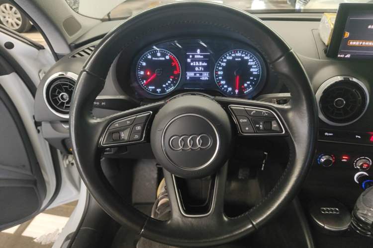 Used Audi A3 2018 30th Anniversary Edition Limousine 35 TFSI Fashion Model Steering Wheel