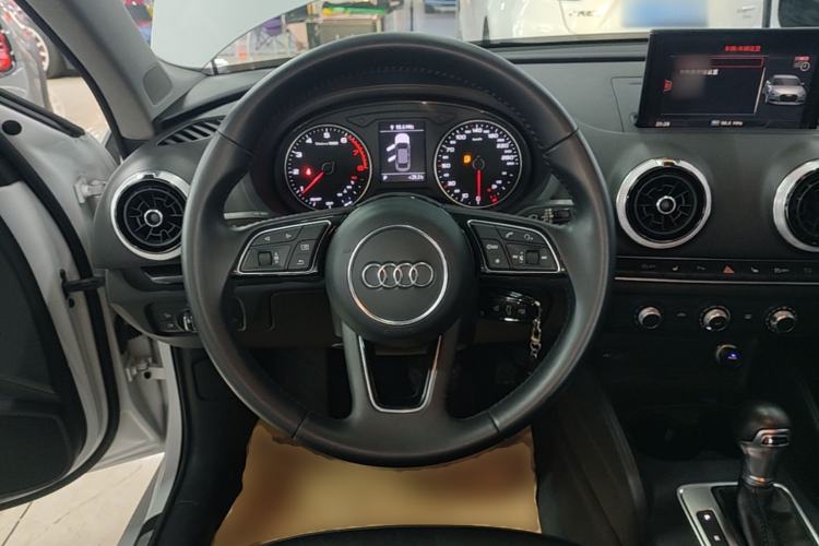 Used Audi A3 2018 30th Anniversary Edition Limousine 35 TFSI Fashion Model Steering Wheel