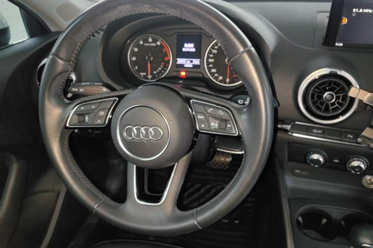 Used Audi A3 2018 30th Anniversary Edition Limousine 35 TFSI Fashion Model Steering Wheel