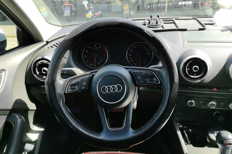 Used Audi A3 2018 30th Anniversary Edition Limousine 35 TFSI Fashion Model Steering Wheel