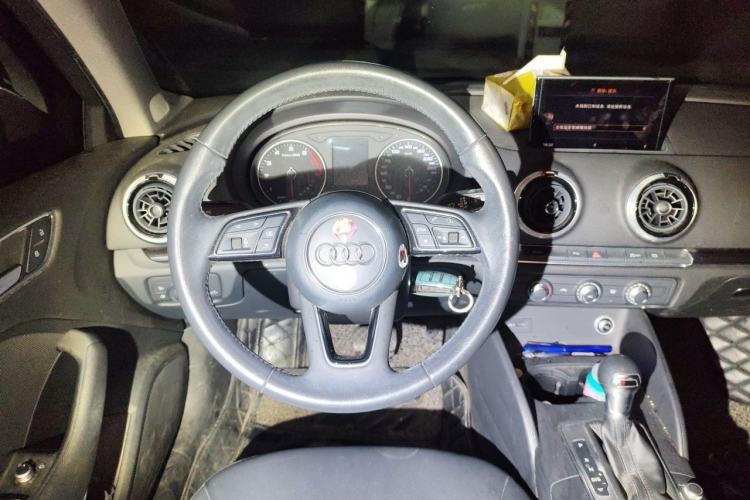 Used Audi A3 2018 30th Anniversary Edition Limousine 35 TFSI Fashion Model Steering Wheel