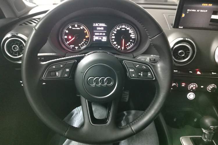 Used Audi A3 2018 30th Anniversary Edition Limousine 35 TFSI Fashion Model Steering Wheel