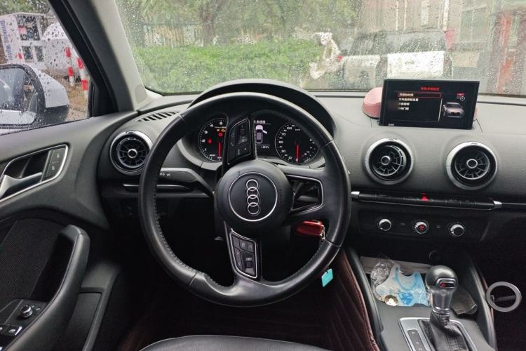 Used Audi A3 2018 30th Anniversary Edition Limousine 35 TFSI Fashion Model Steering Wheel