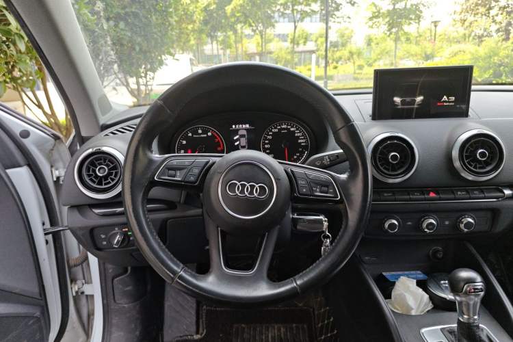 Used Audi A3 2018 30th Anniversary Edition Limousine 35 TFSI Fashion Model Steering Wheel