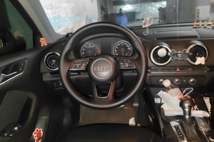 Used Audi A3 2018 30th Anniversary Edition Limousine 35 TFSI Fashion Model Steering Wheel