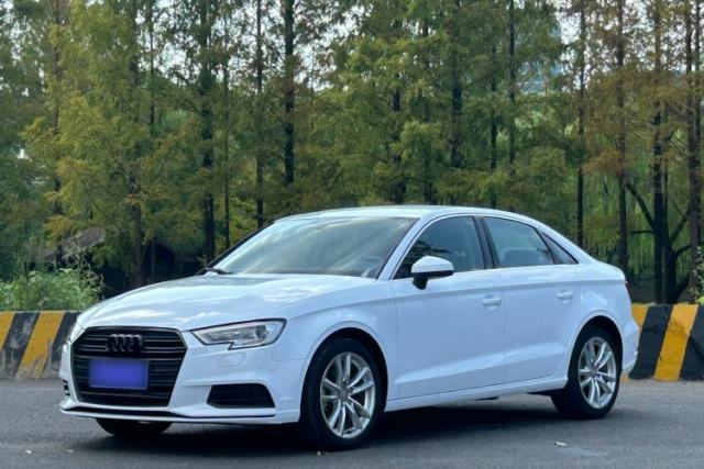 Audi A3 2018 30th Anniversary Edition Limousine 35 TFSI Ambition Model مستعملة