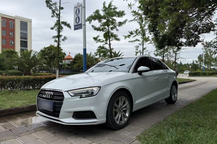 Used Audi A3 2018 30th Anniversary Edition Limousine 35 TFSI Ambition Model Guazi used car, China used car export, Used car for sale, Used Audi cars, Cheapest cars for sale