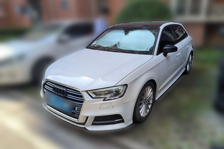 Używany Audi A3 2018 30th Anniversary Edition Sportback 35 TFSI Fashion Model Guazi used car, China used car export, Used car for sale, Used cars, Cheapest cars for sale