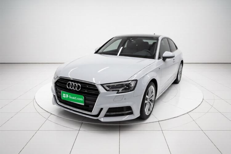 Używany Audi A3 2018 30th Anniversary Edition Sportback 35 TFSI Fashion Model Guazi used car, China used car export, Used car for sale, Used cars, Cheapest cars for sale