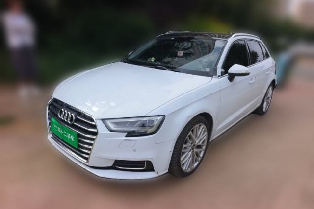 Ojetý Audi A3 2018 30th Anniversary Edition Sportback 35 TFSI Style Model