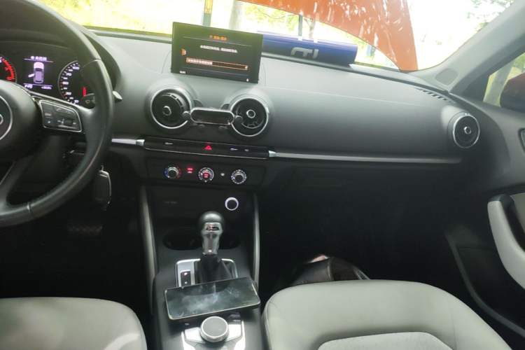Used Audi A3 2018 30th Anniversary Edition Sportback 35 TFSI Ambition Model Audio And AC Panel
