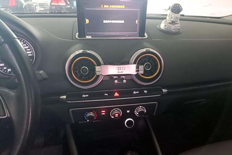 Used Audi A3 2018 30th Anniversary Edition Limousine 35 TFSI Fashion Model Audio And AC Panel