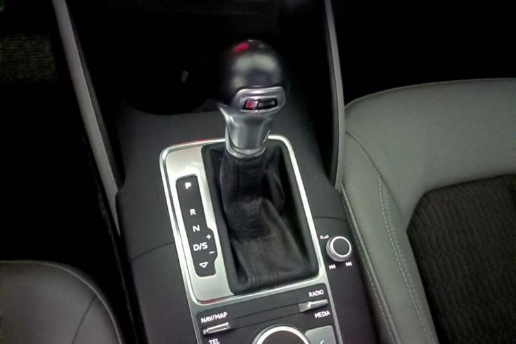 Used Audi A3 2018 30th Anniversary Edition Limousine 35 TFSI Fashion Model Gear Lever