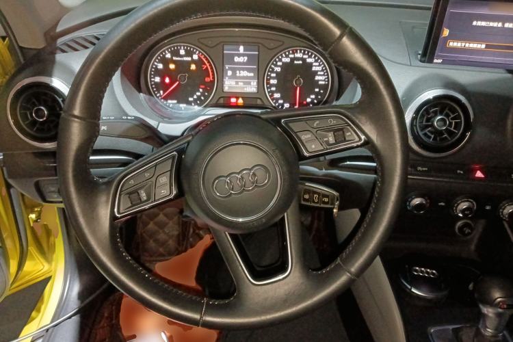 Used Audi A3 2018 30th Anniversary Edition Limousine 35 TFSI Fashion Model Steering Wheel