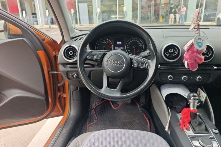Used Audi A3 2018 30th Anniversary Edition Limousine 35 TFSI Fashion Model Steering Wheel