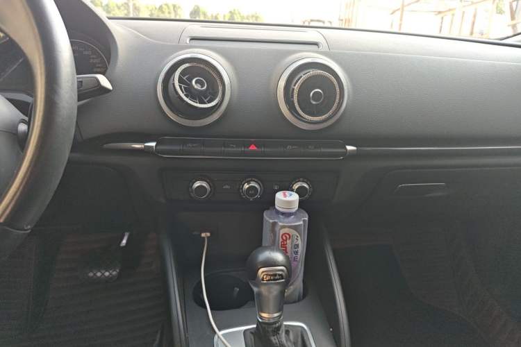 Used Audi A3 2019 Sportback 35 TFSI Fashion Edition China VI Emission Standard Audio And AC Panel