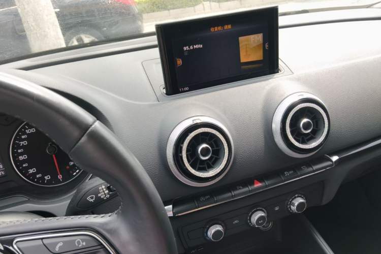 Used Audi A3 2019 Sportback 35 TFSI Fashion Edition China VI Emission Standard Audio And AC Panel