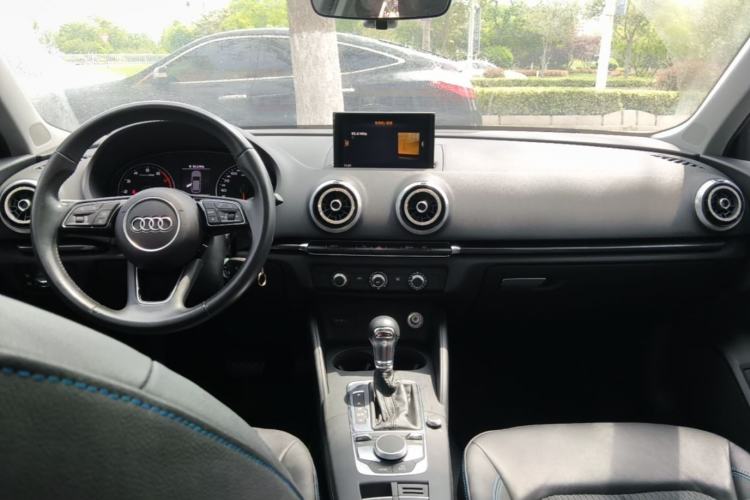 Used Audi A3 2019 Sportback 35 TFSI Fashion Edition China VI Emission Standard Center Console