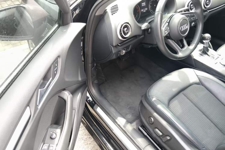 Used Audi A3 2019 Sportback 35 TFSI Fashion Edition China VI Emission Standard Driver Seat