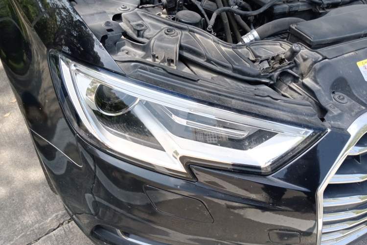 Used Audi A3 2019 Limousine 35 TFSI Ambition China VI Engine Bay Right