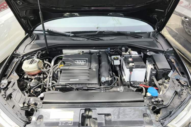 Used Audi A3 2019 Sportback 35 TFSI Fashion Edition China VI Emission Standard Engine Bay