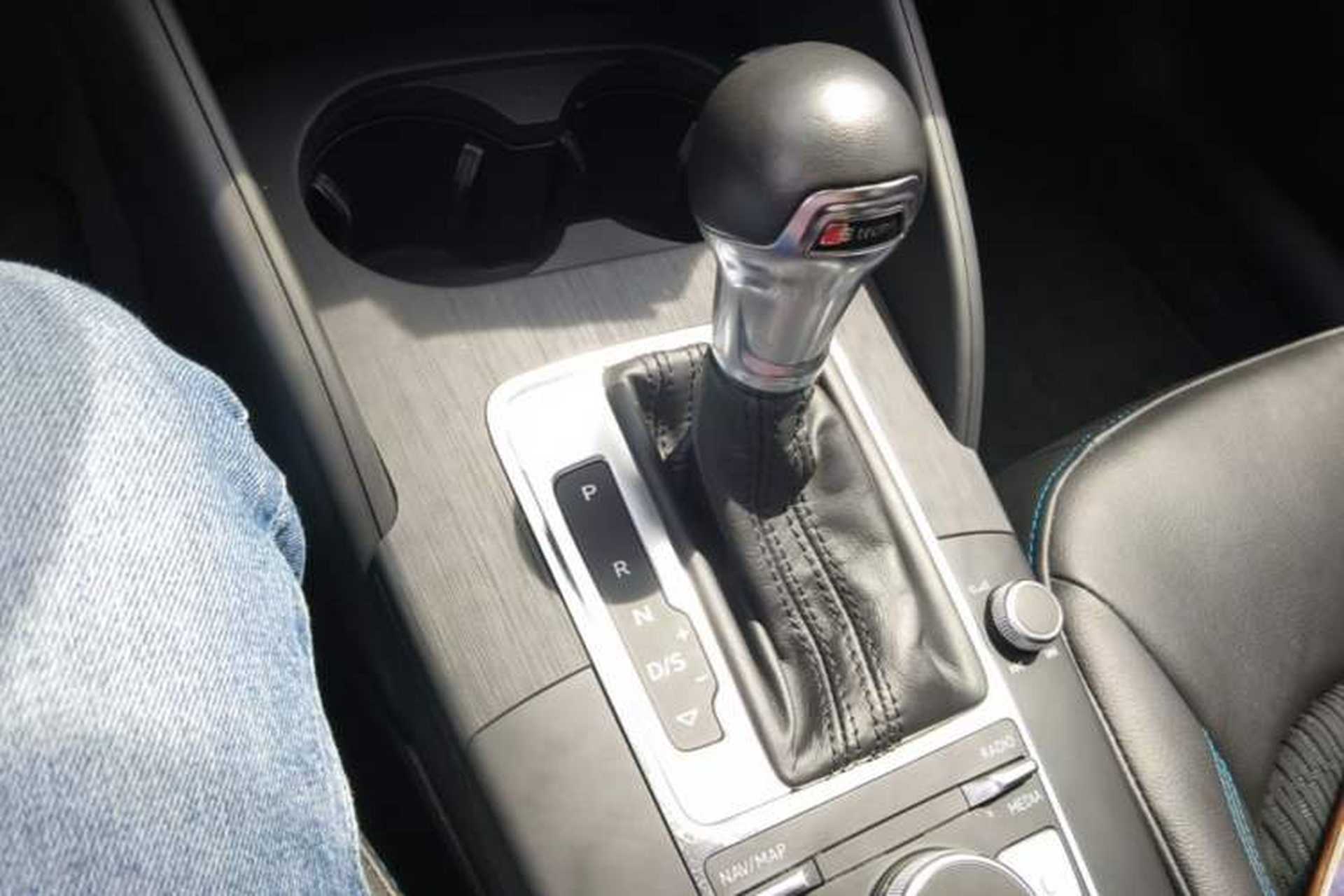 Used Audi A3 2019 Sportback 35 TFSI Fashion Edition China VI Emission Standard Gear Lever