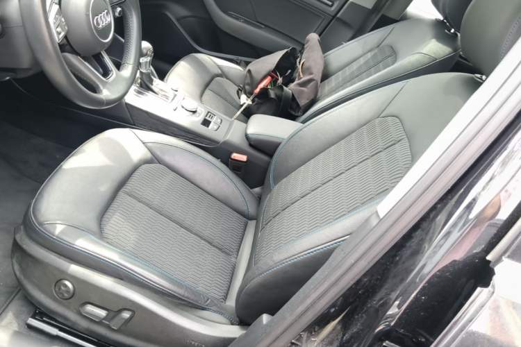 Used Audi A3 2019 Sportback 35 TFSI Fashion Edition China VI Emission Standard Left Front Seat