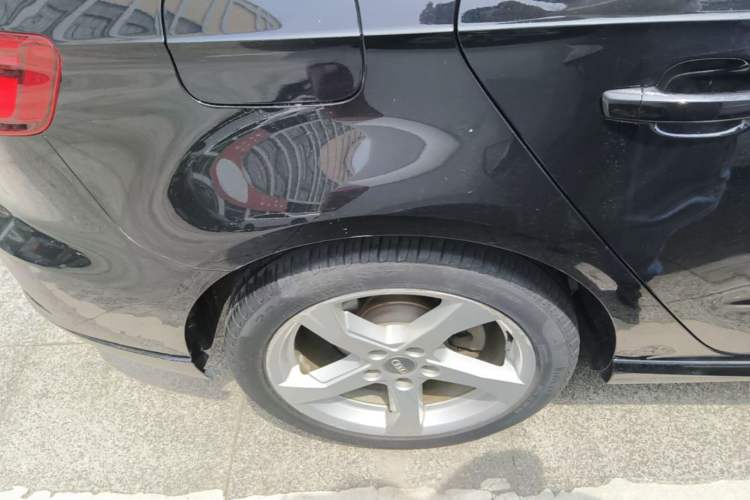 Used Audi A3 2019 Sportback 35 TFSI Fashion Edition China VI Emission Standard Right Rear Wheel Hub