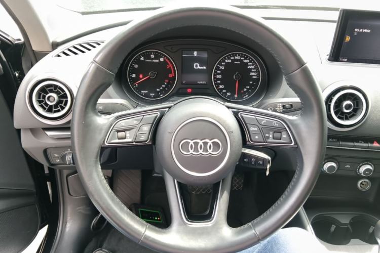 Used Audi A3 2019 Sportback 35 TFSI Fashion Edition China VI Emission Standard Steering Wheel