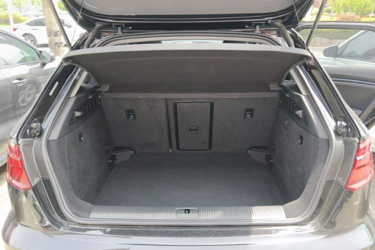 Used Audi A3 2019 Sportback 35 TFSI Fashion Edition China VI Emission Standard Trunk