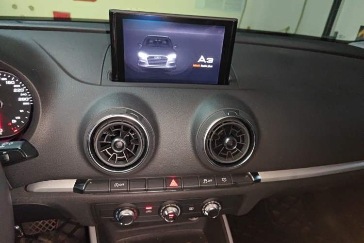 Used Audi A3 2019 Limousine 35 TFSI Ambition China V Audio And AC Panel
