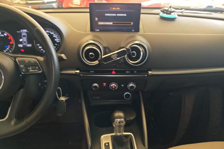Used Audi A3 2019 Limousine 35 TFSI Ambition China VI Audio And AC Panel
