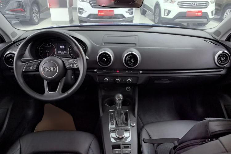 Used Audi A3 2019 Limousine 35 TFSI Fashion Edition China VI Emission Standard Center Console