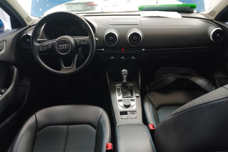 Used Audi A3 2019 Limousine 35 TFSI Fashion Edition China V standard Center Console