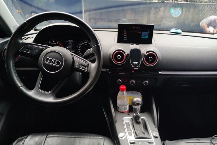 Used Audi A3 2019 Limousine 35 TFSI Ambition China VI Center Console