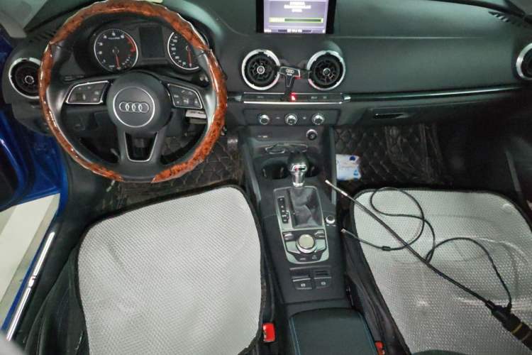Used Audi A3 2019 Sportback 35 TFSI Fashion Edition China VI Emission Standard Center Console