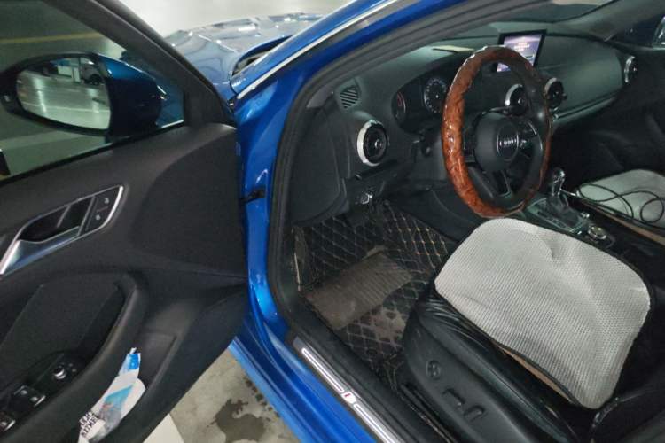 Used Audi A3 2019 Sportback 35 TFSI Fashion Edition China VI Emission Standard Driver Seat