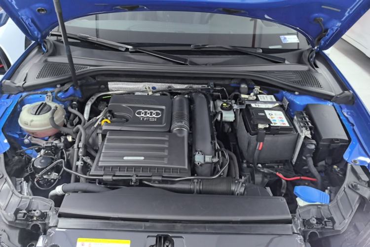 Used Audi A3 2019 Limousine 35 TFSI Fashion Edition China VI Emission Standard Engine Bay