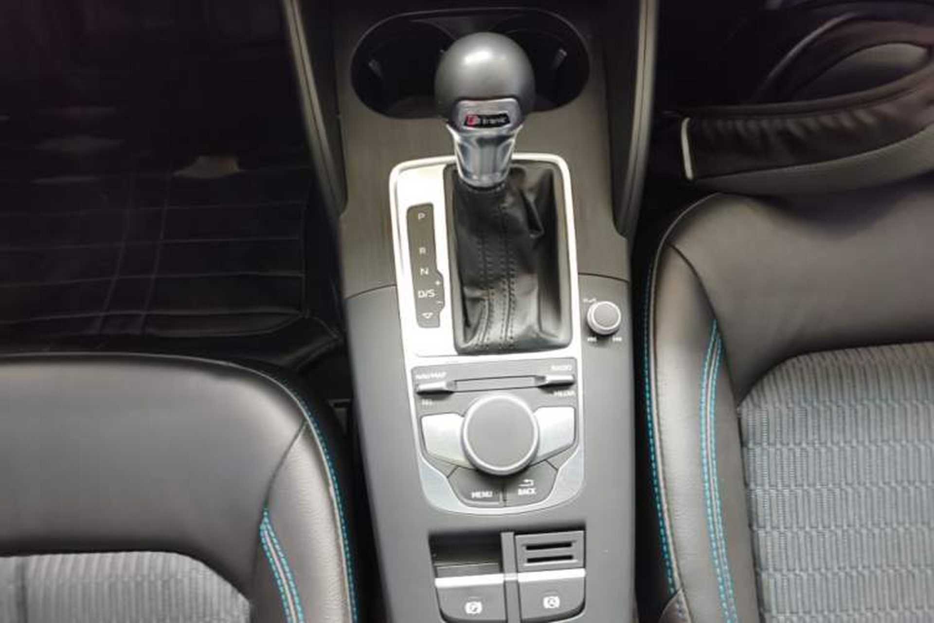Used Audi A3 2019 Limousine 35 TFSI Fashion Edition China V standard Gear Lever