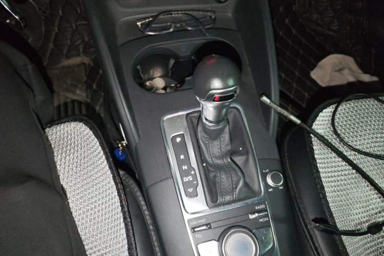 Used Audi A3 2019 Sportback 35 TFSI Fashion Edition China VI Emission Standard Gear Lever