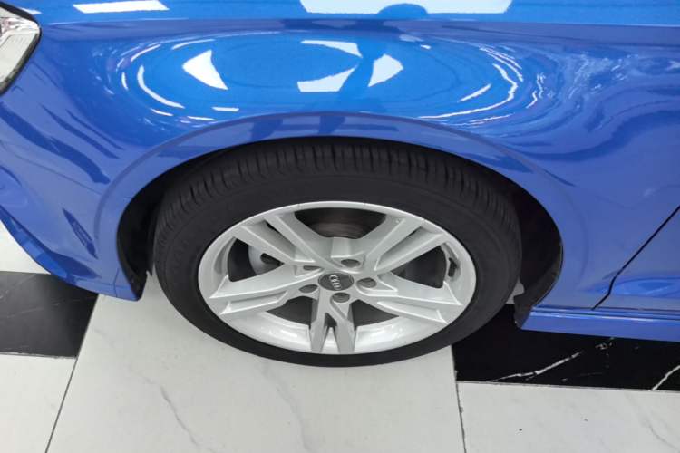 Used Audi A3 2019 Limousine 35 TFSI Fashion Edition China VI Emission Standard Left Front Wheel Hub