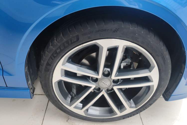 Used Audi A3 2019 Limousine 35 TFSI Sporty Version China VI Left Front Wheel Hub
