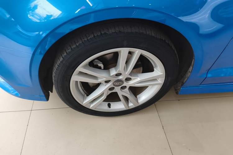 Used Audi A3 2019 Limousine 35 TFSI Fashion Edition China V standard Left Front Wheel Hub