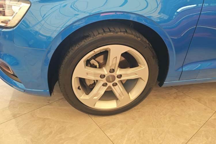 Used Audi A3 2019 Limousine 35 TFSI Ambition China VI Left Front Wheel Hub